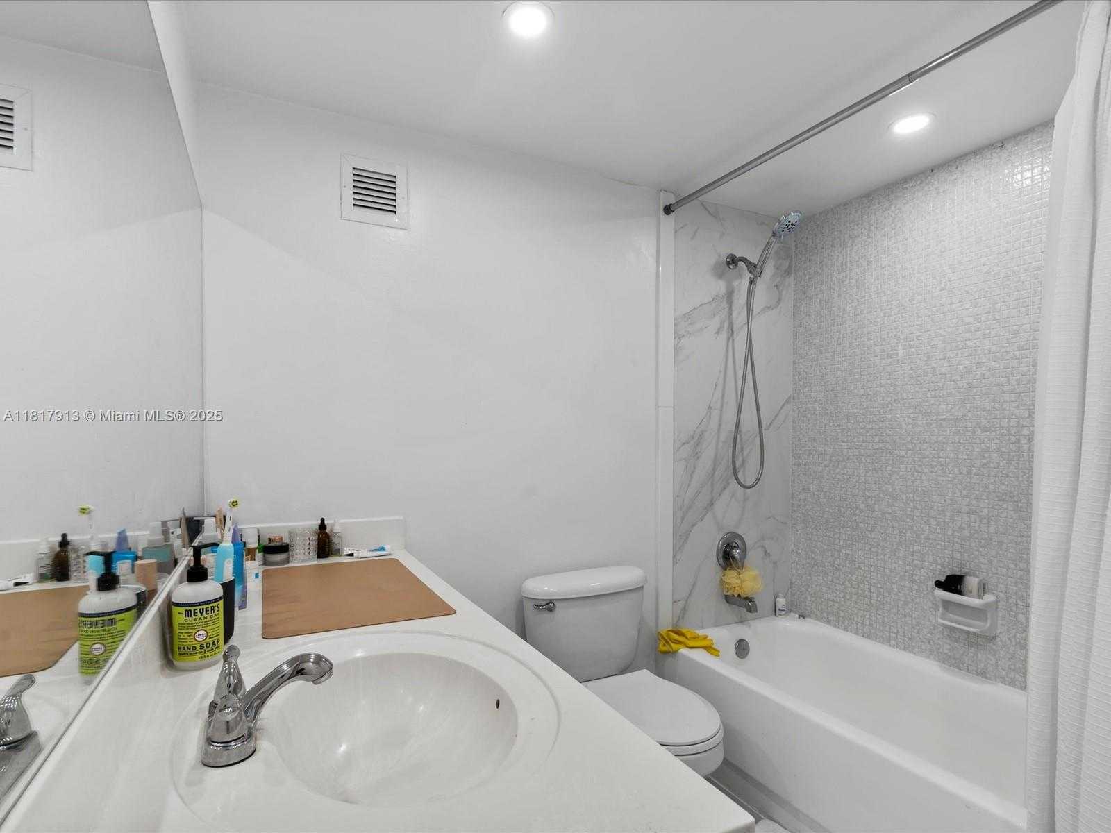 Small Image of 1200 WEST AVE #823, Miami Beach Number 16
