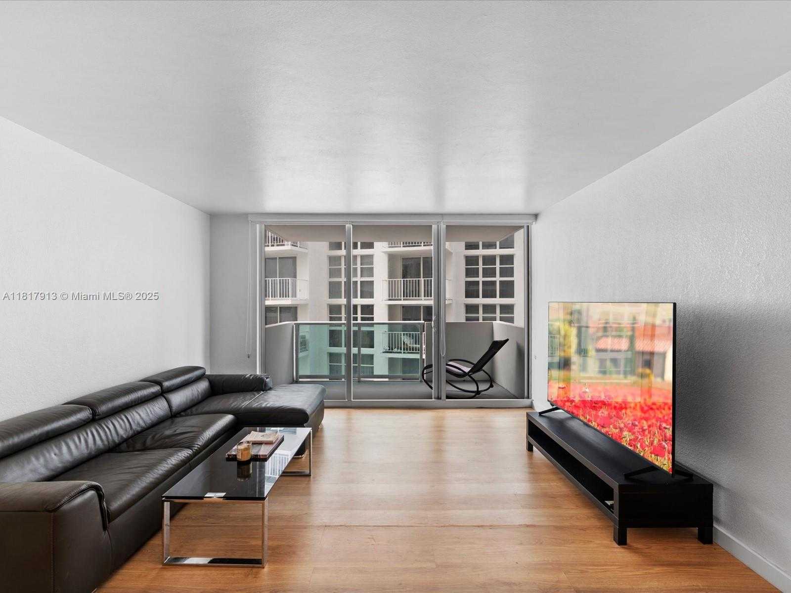 Small Image of 1200 WEST AVE #823, Miami Beach Number 2