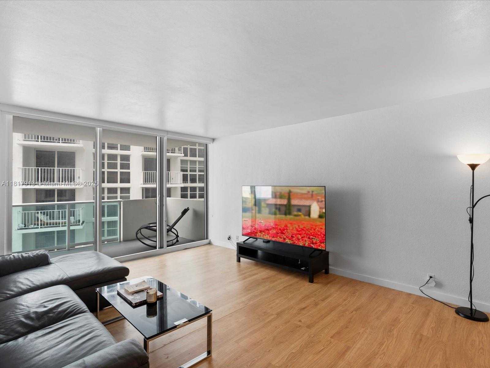 Small Image of 1200 WEST AVE #823, Miami Beach Number 3