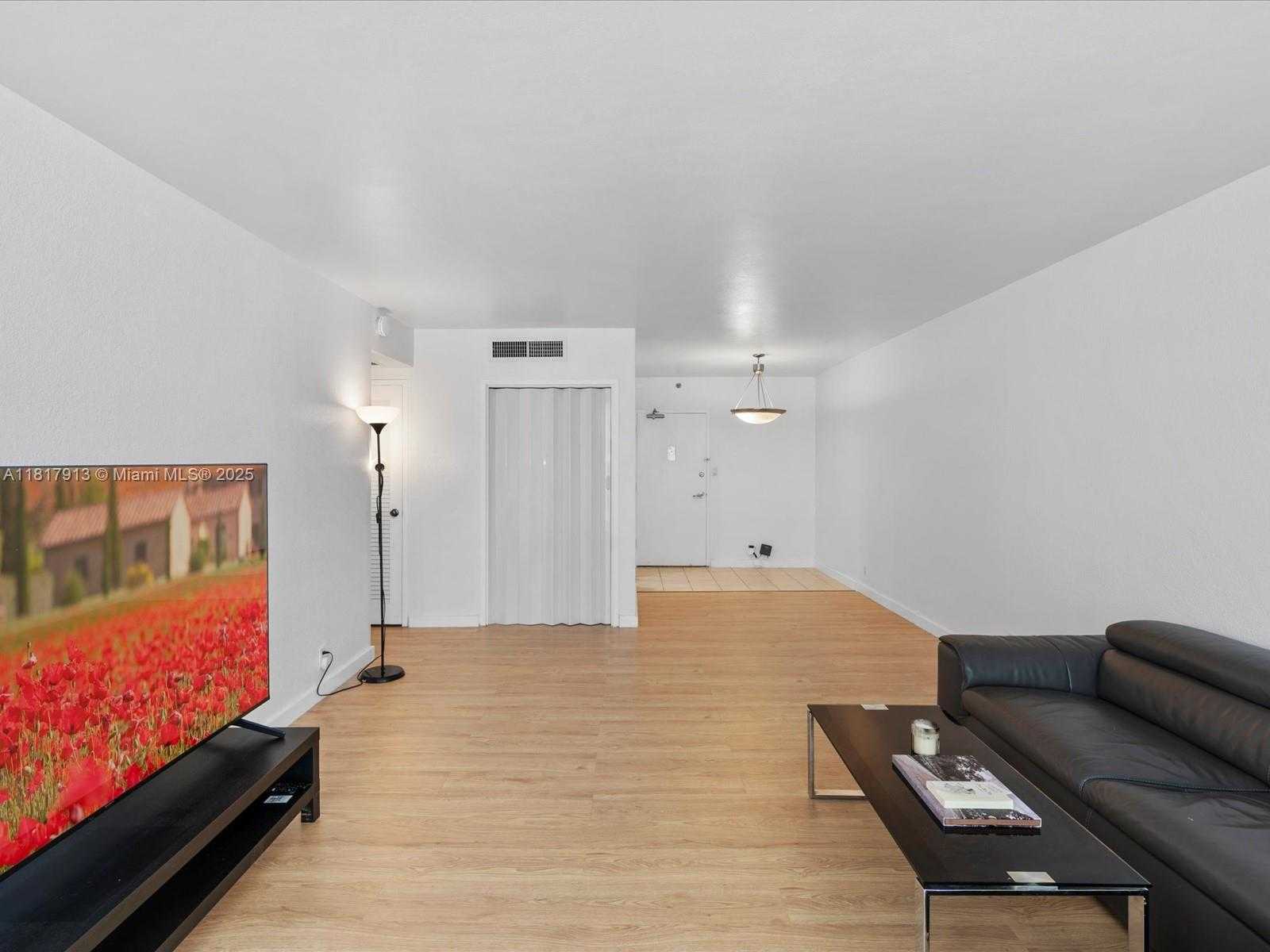 Small Image of 1200 WEST AVE #823, Miami Beach Number 6