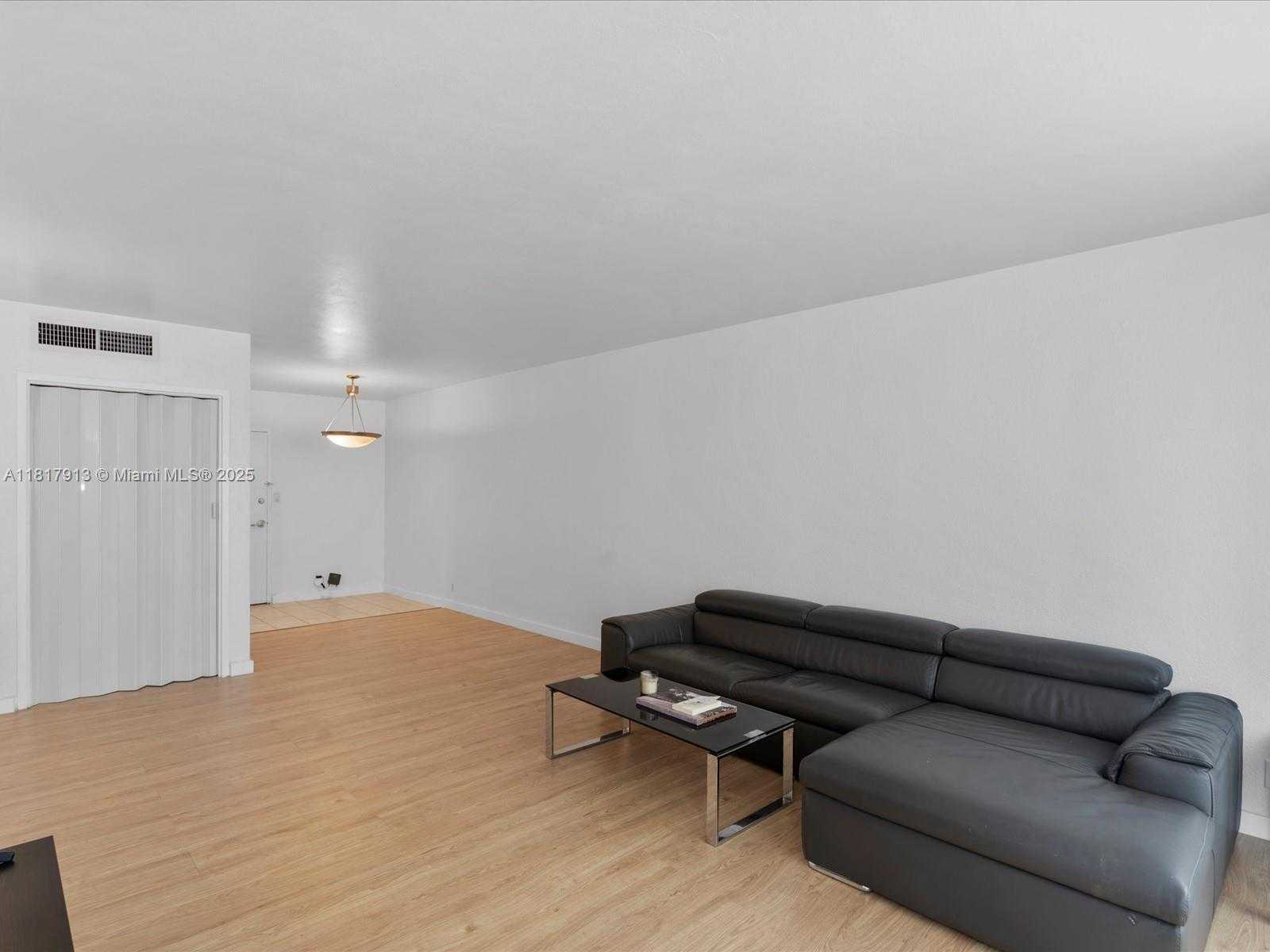 Small Image of 1200 WEST AVE #823, Miami Beach Number 7