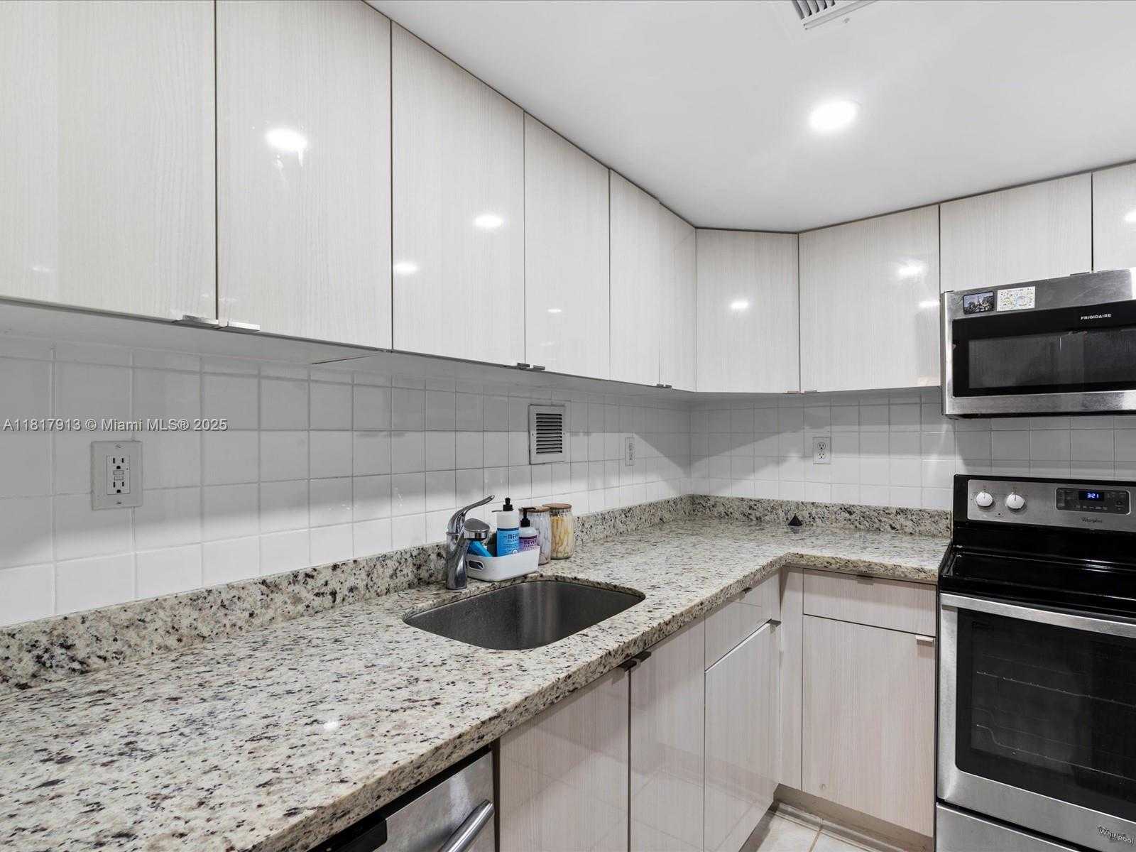Small Image of 1200 WEST AVE #823, Miami Beach Number 8