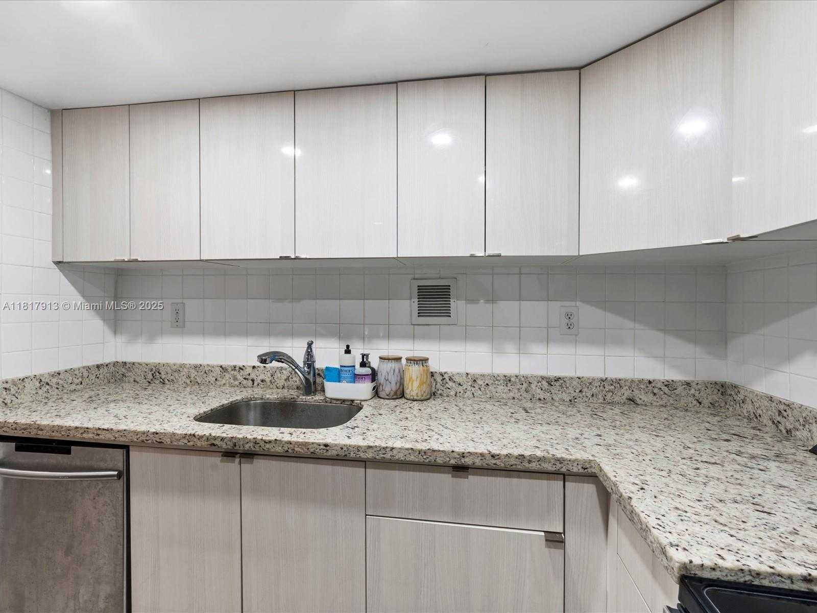 Small Image of 1200 WEST AVE #823, Miami Beach Number 9