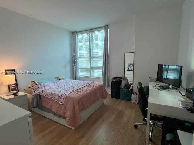 Small Image of 950 BRICKELL BAY DR #1608, Miami Number 10
