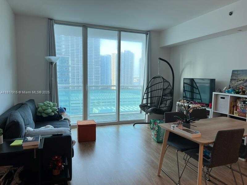 Small Image of 950 BRICKELL BAY DR #1608, Miami Number 3