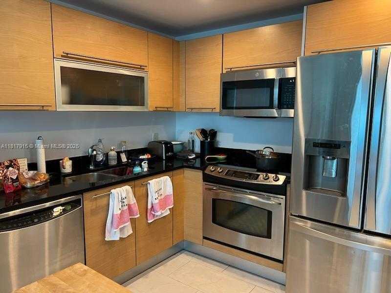Small Image of 950 BRICKELL BAY DR #1608, Miami Number 4
