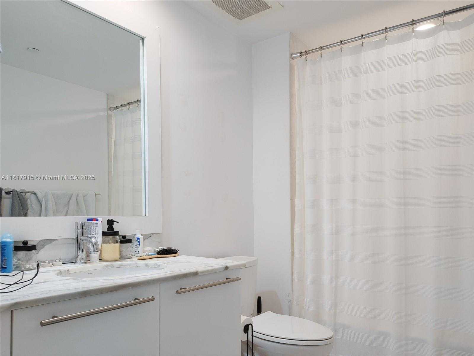 Small Image of 950 BRICKELL BAY DR #1608, Miami Number 7