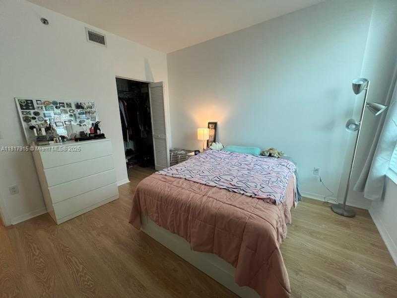Small Image of 950 BRICKELL BAY DR #1608, Miami Number 9