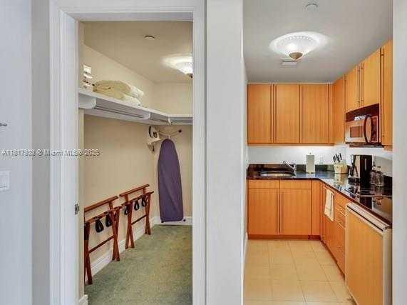 Small Image of 1435 BRICKELL AVE #3011, Miami Number 4