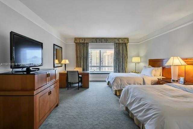 Small Image of 1435 BRICKELL AVE #3011, Miami Number 8