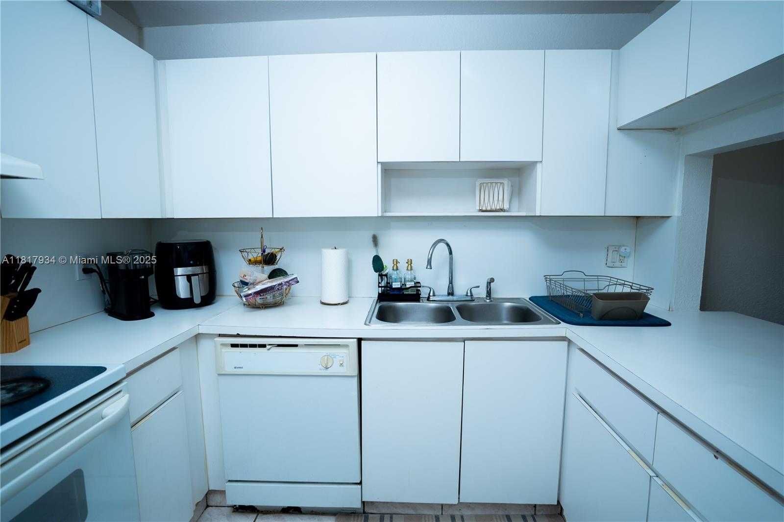 Small Image of 1900 WEST 68TH ST #C102, Hialeah Number 4