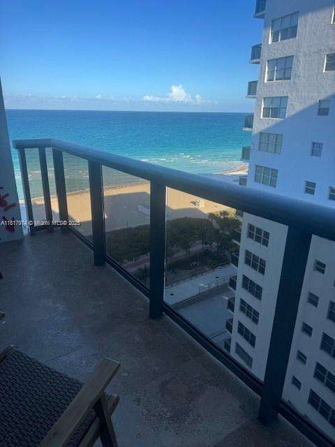 Small Image of 6039 COLLINS AVE #1516, Miami Beach Number 2