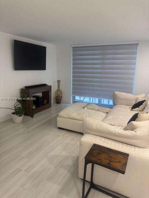 Small Image of 6039 COLLINS AVE #1516, Miami Beach Number 5