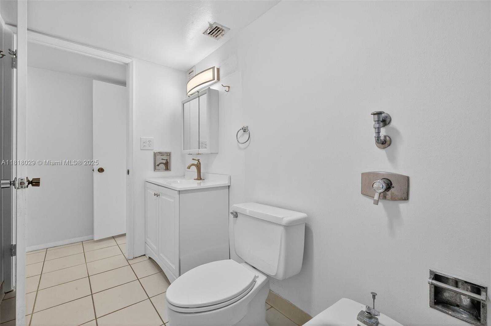 Small Image of 1865 BRICKELL AVE #A2012, Miami Number 31