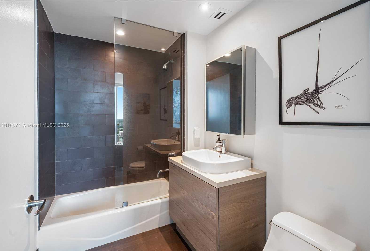 Small Image of 1040 BISCAYNE BLVD #3607, Miami Number 19