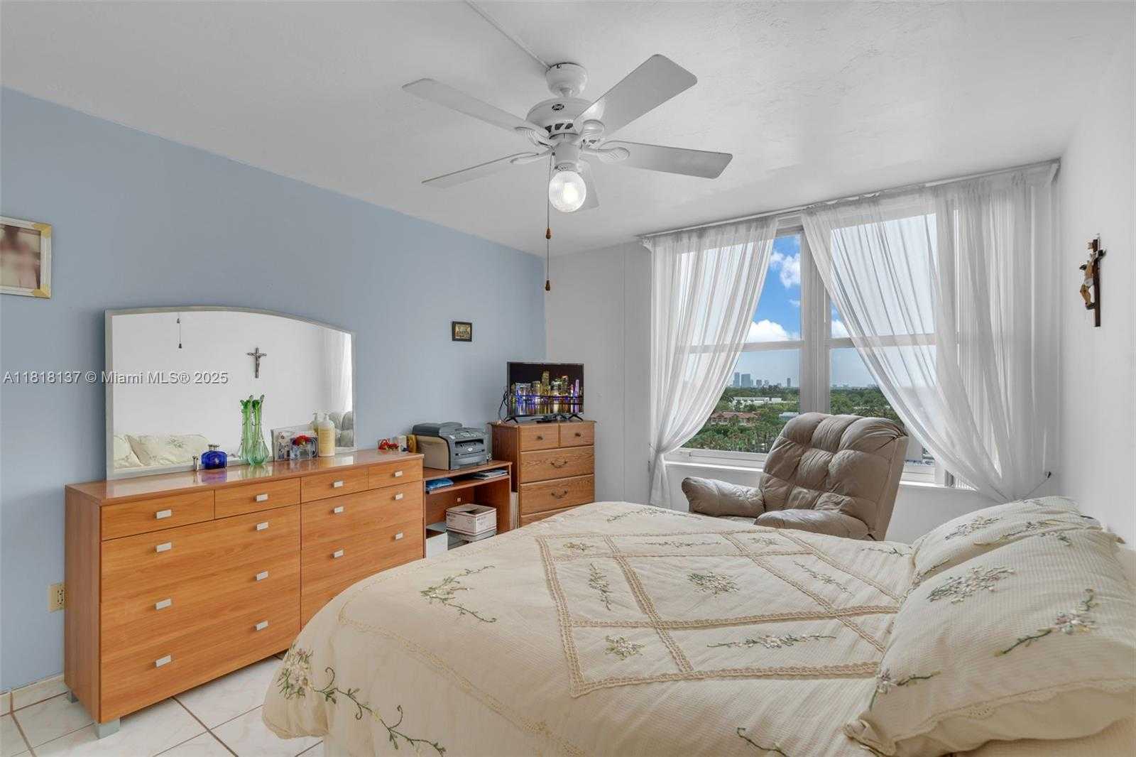 Small Image of 2899 COLLINS AVE #946, Miami Beach Number 10