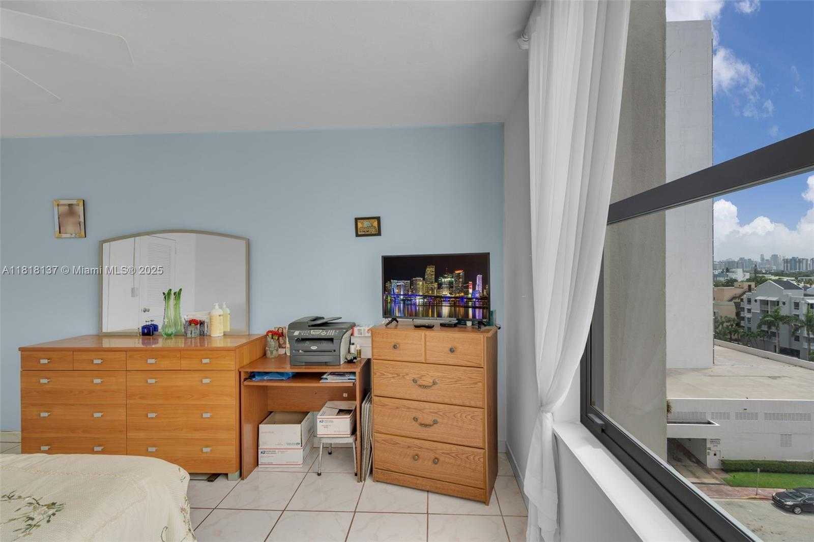 Small Image of 2899 COLLINS AVE #946, Miami Beach Number 12