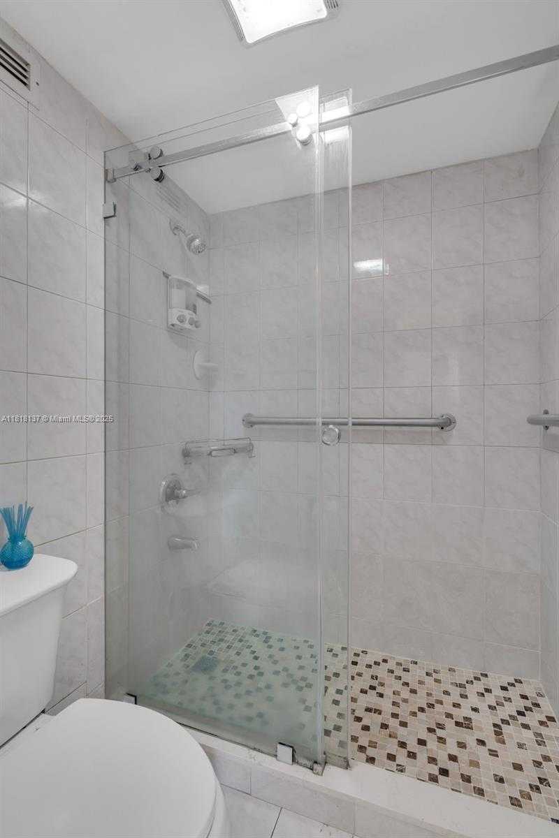 Small Image of 2899 COLLINS AVE #946, Miami Beach Number 14