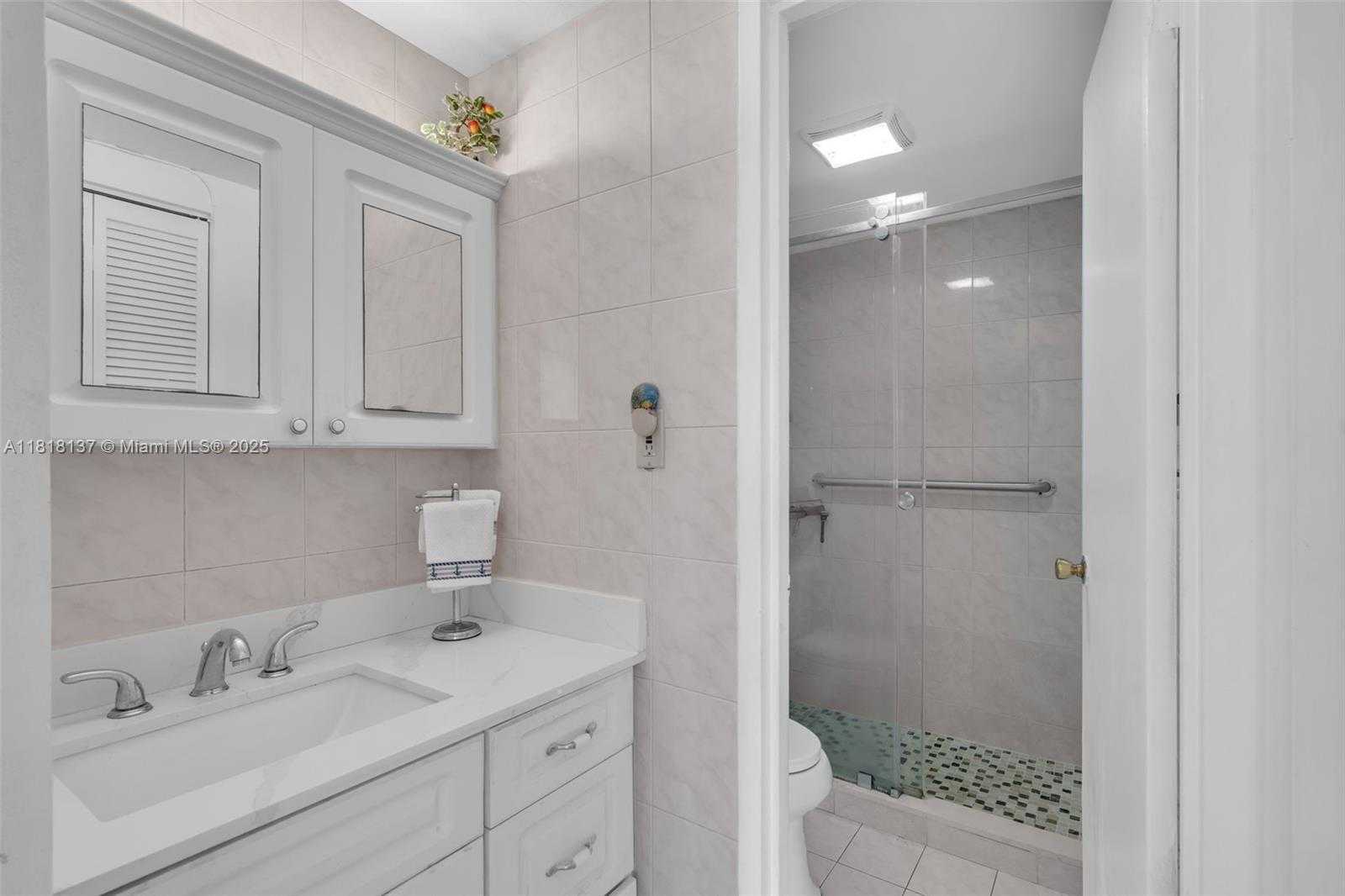 Small Image of 2899 COLLINS AVE #946, Miami Beach Number 15