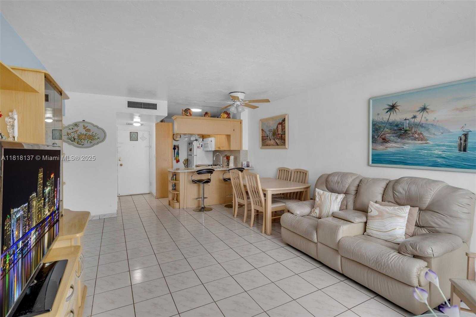 Small Image of 2899 COLLINS AVE #946, Miami Beach Number 3