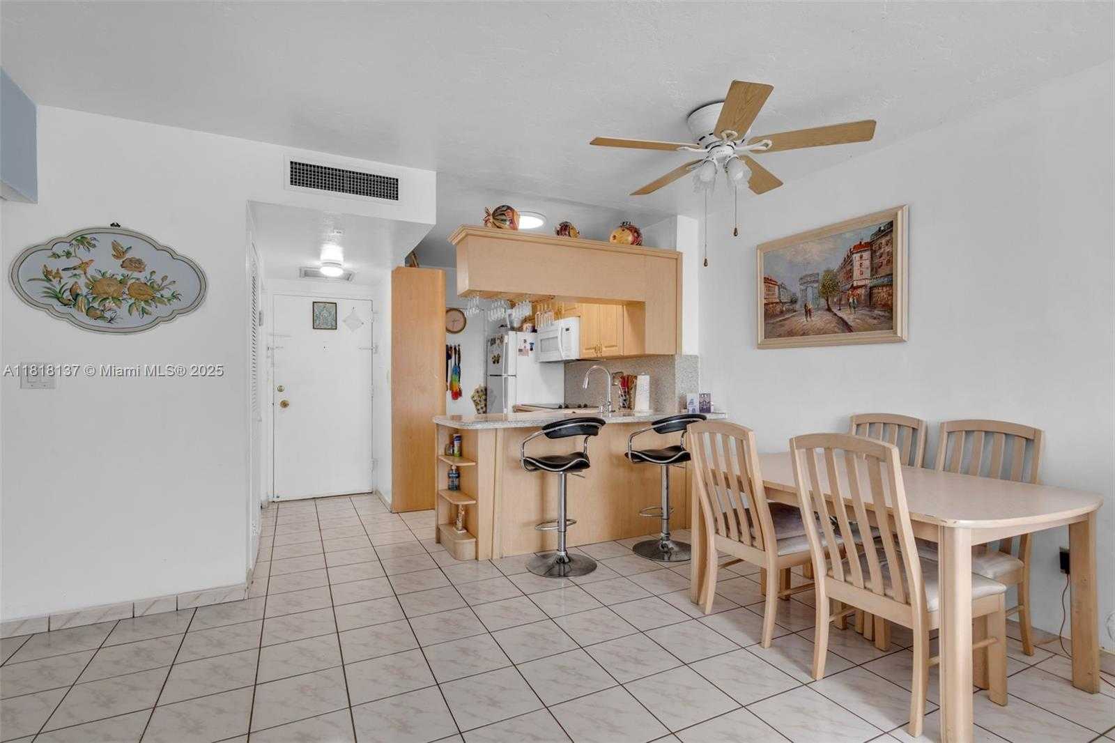 Small Image of 2899 COLLINS AVE #946, Miami Beach Number 5