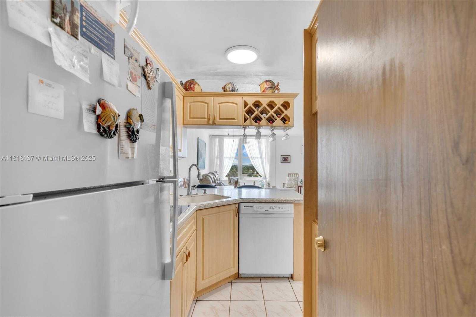 Small Image of 2899 COLLINS AVE #946, Miami Beach Number 9
