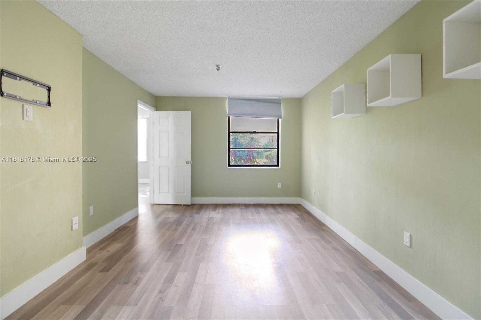 Small Image of 665 NORTH EAST 195TH ST #123, Miami Number 13