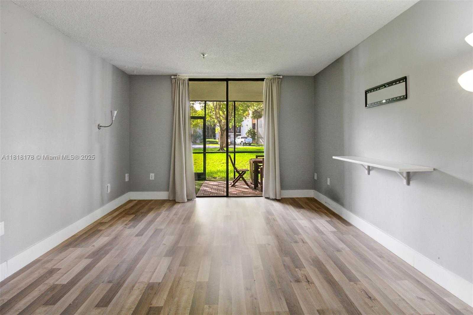Small Image of 665 NORTH EAST 195TH ST #123, Miami Number 15