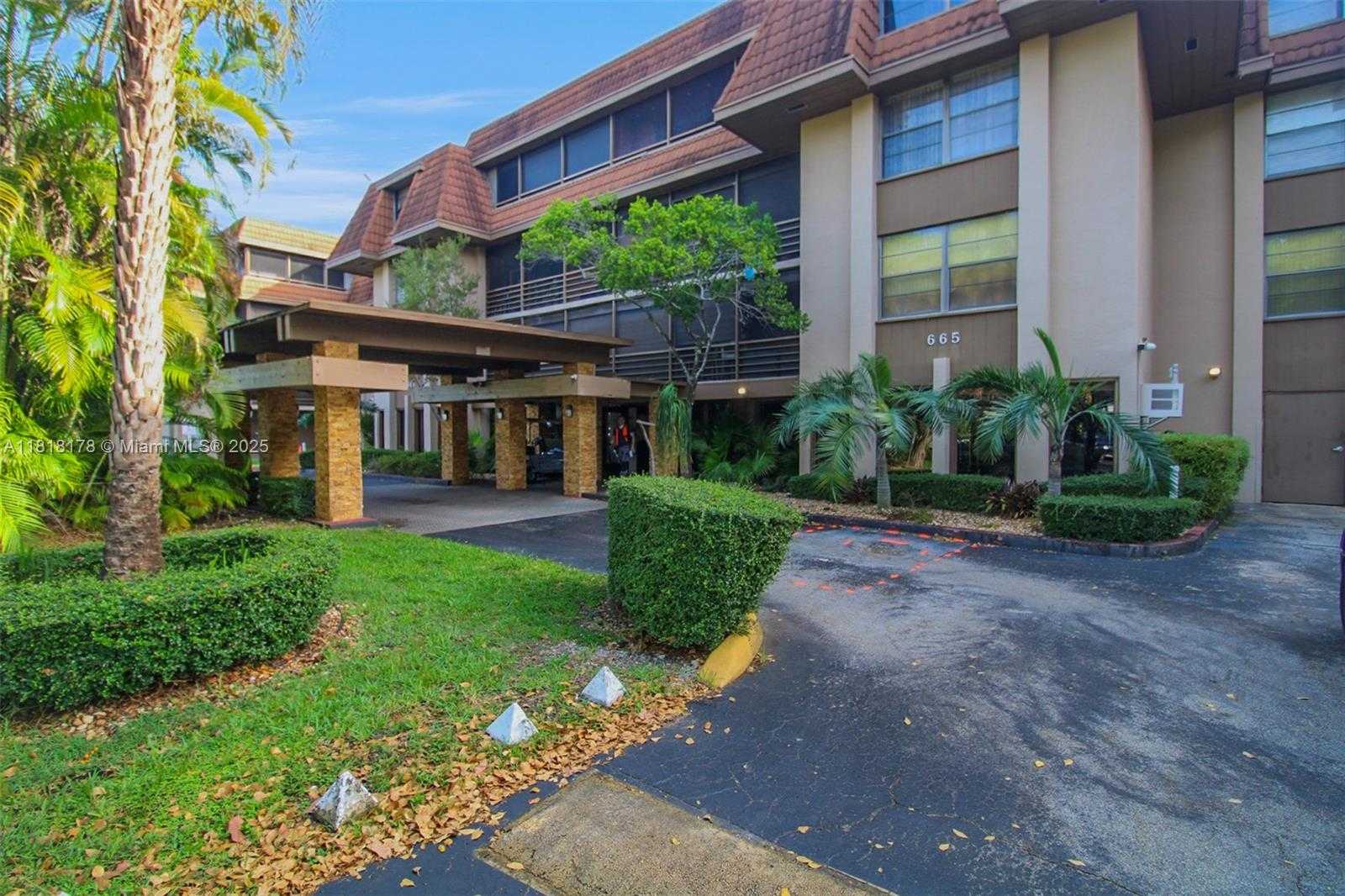 Small Image of 665 NORTH EAST 195TH ST #123, Miami Number 2