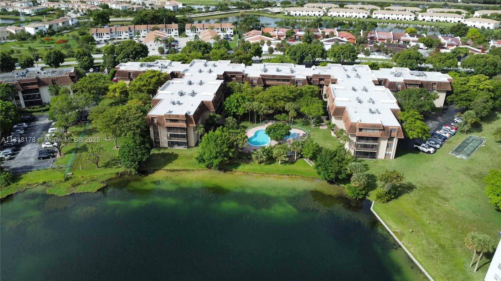 Small Image of 665 NORTH EAST 195TH ST #123, Miami Number 25