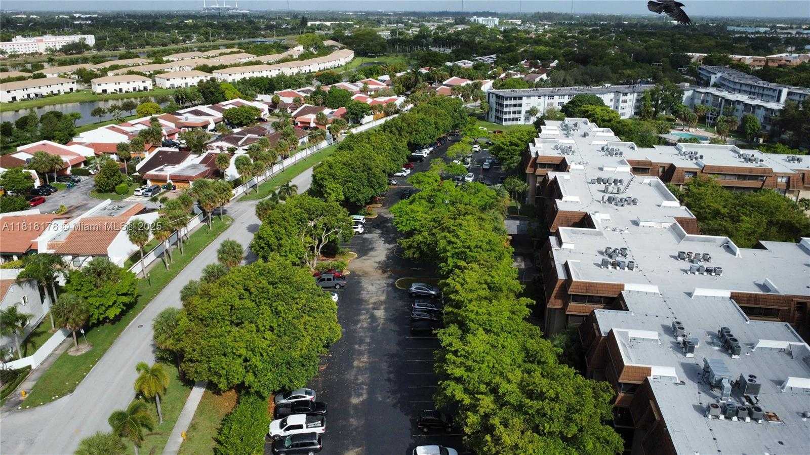 Small Image of 665 NORTH EAST 195TH ST #123, Miami Number 29