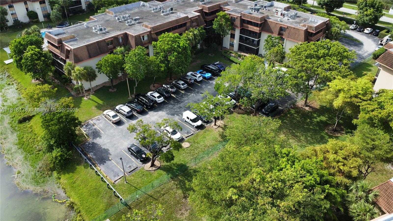 Small Image of 665 NORTH EAST 195TH ST #123, Miami Number 30