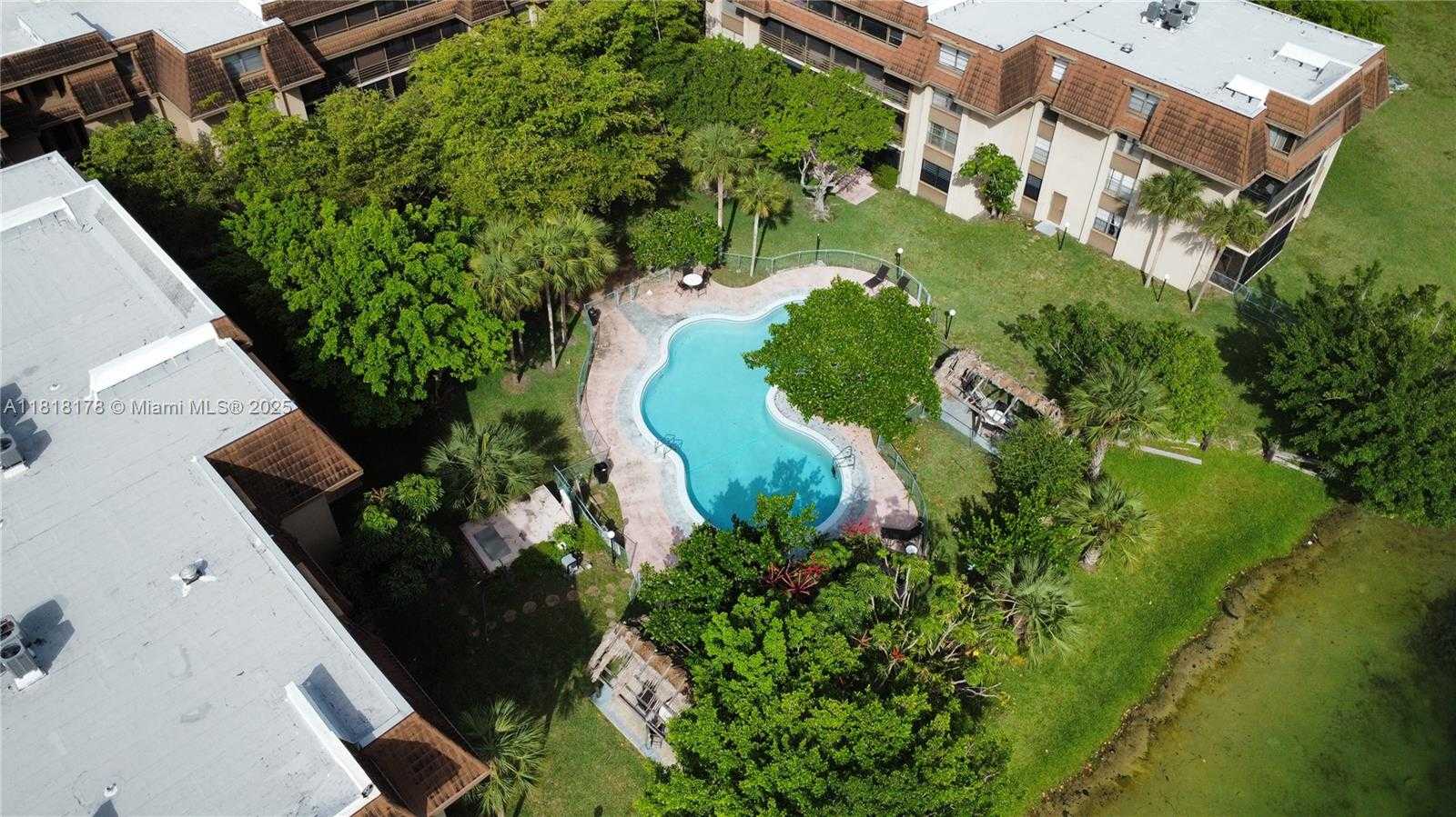 Small Image of 665 NORTH EAST 195TH ST #123, Miami Number 33