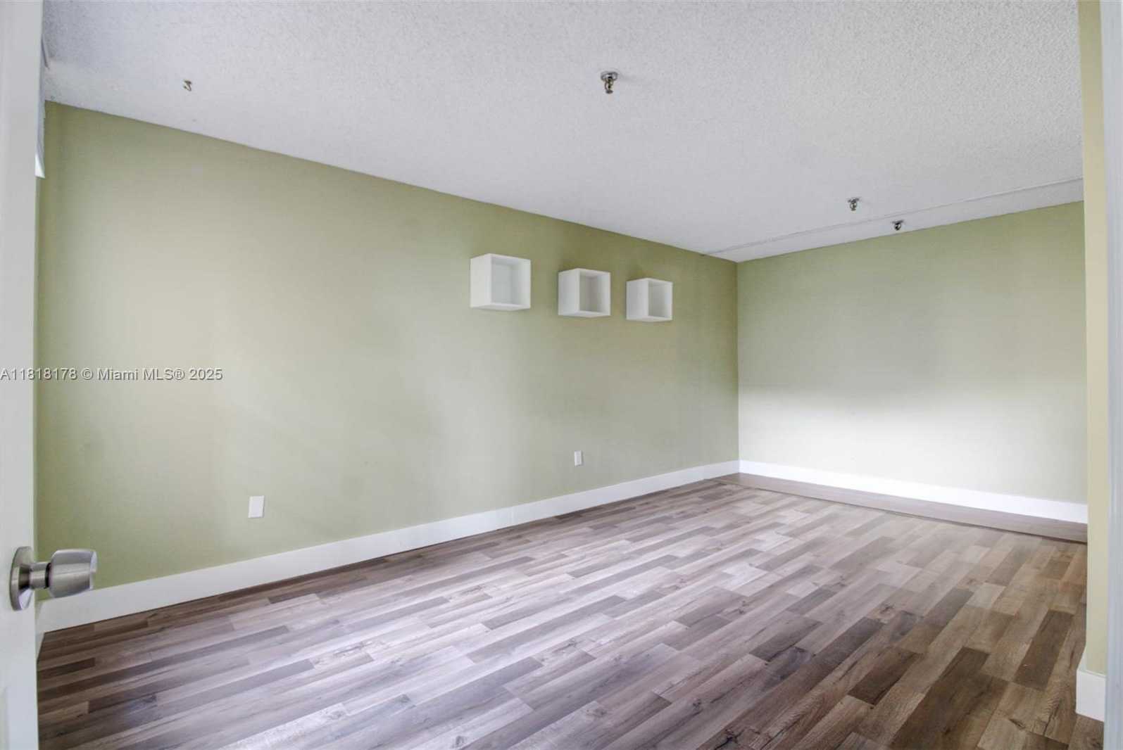 Small Image of 665 NORTH EAST 195TH ST #123, Miami Number 8
