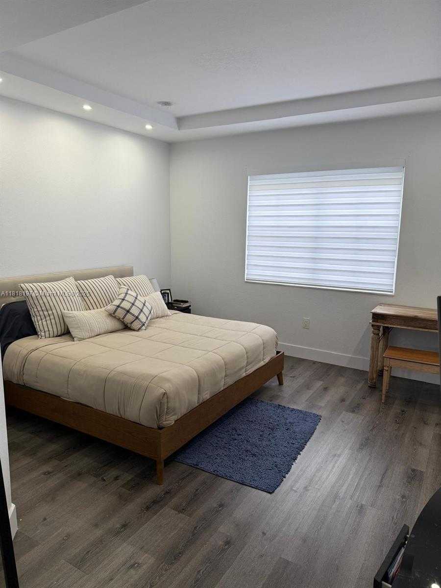 Small Image of 11860 SOUTH WEST 154TH AVE, Miami Number 16