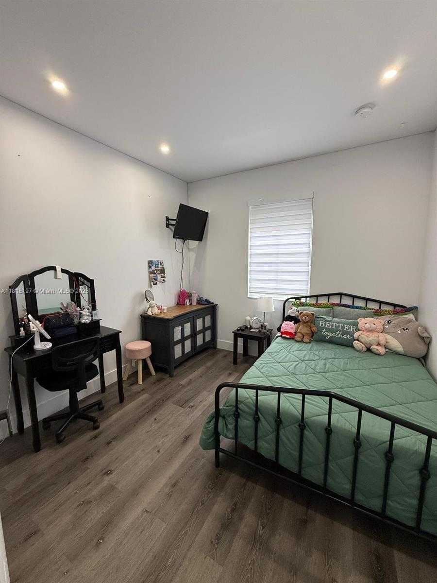 Small Image of 11860 SOUTH WEST 154TH AVE, Miami Number 22