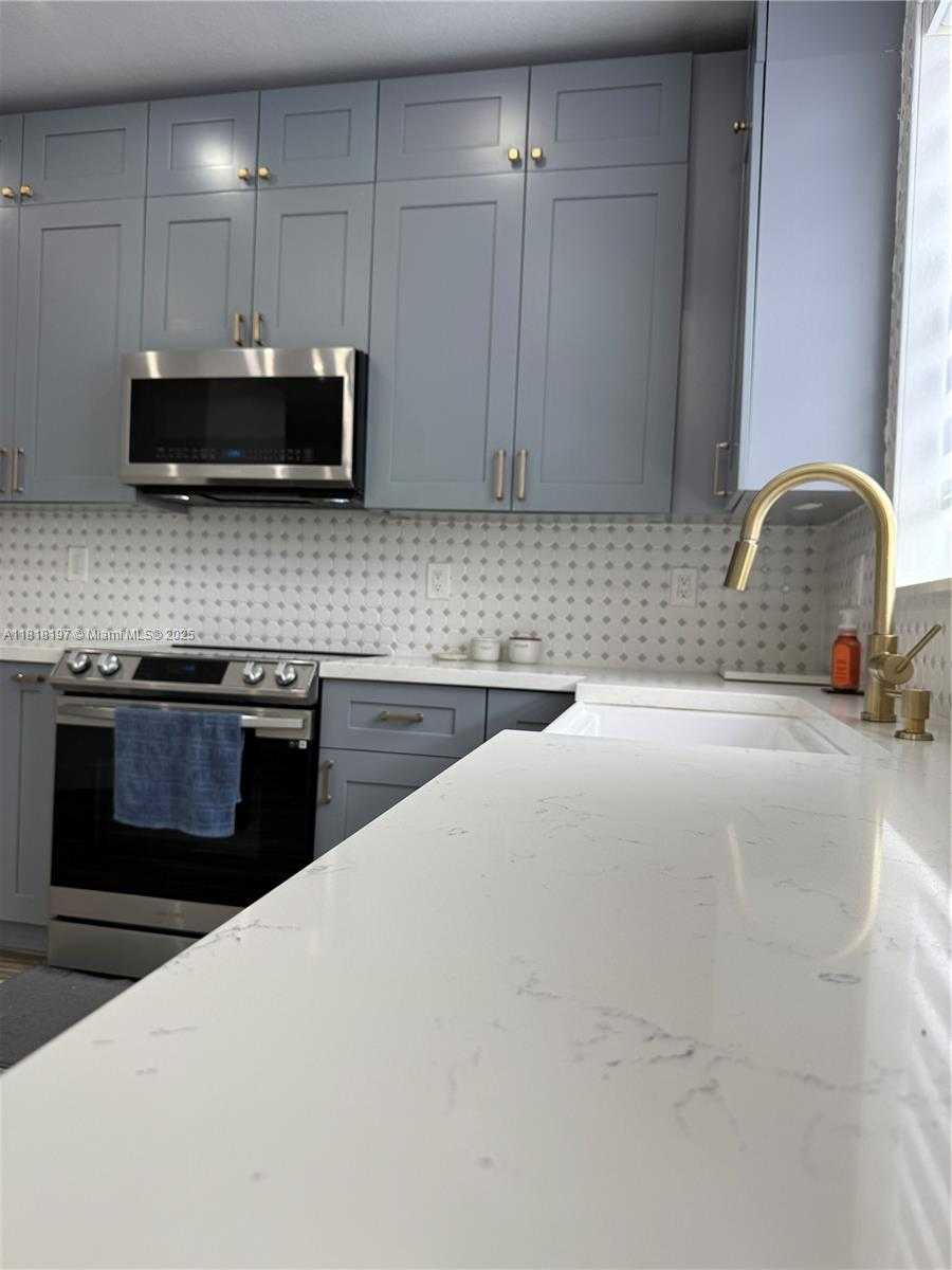 Small Image of 11860 SOUTH WEST 154TH AVE, Miami Number 8