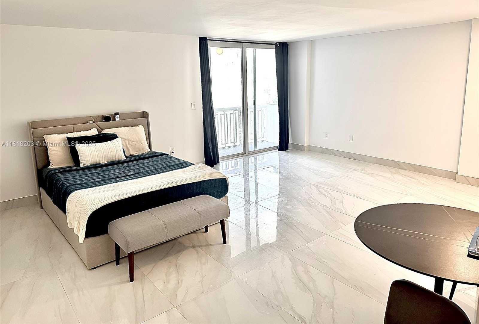 Small Image of 401 OCEAN DR #1007, Miami Beach Number 3