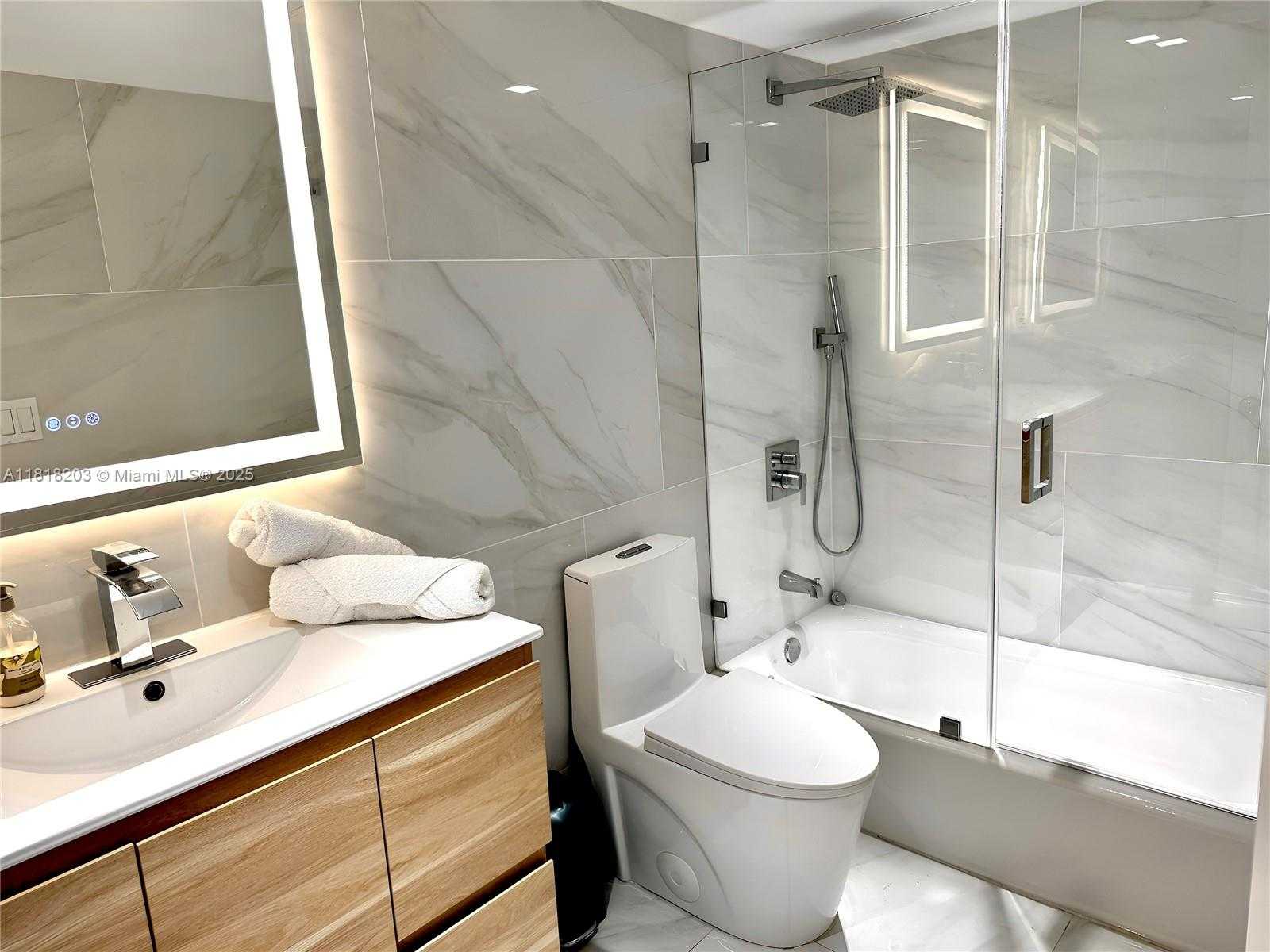 Small Image of 401 OCEAN DR #1007, Miami Beach Number 5