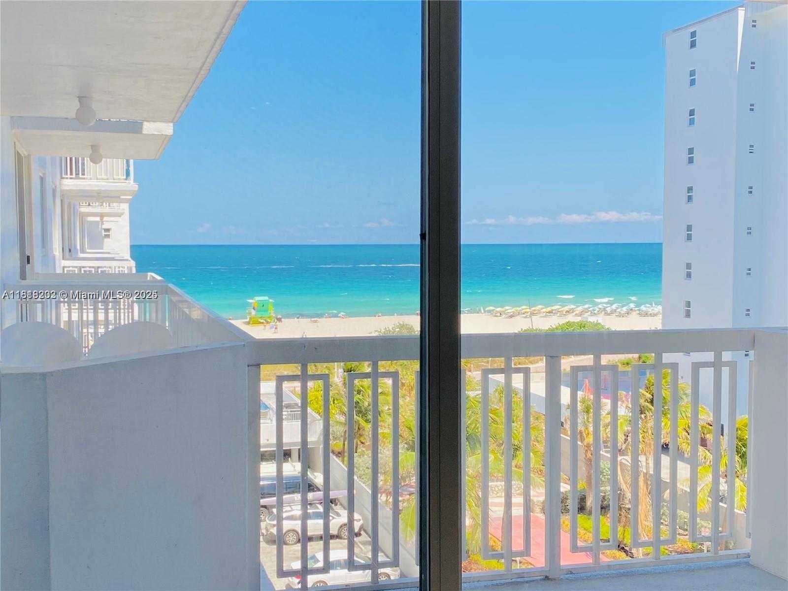 Small Image of 401 OCEAN DR #1007, Miami Beach Number 7