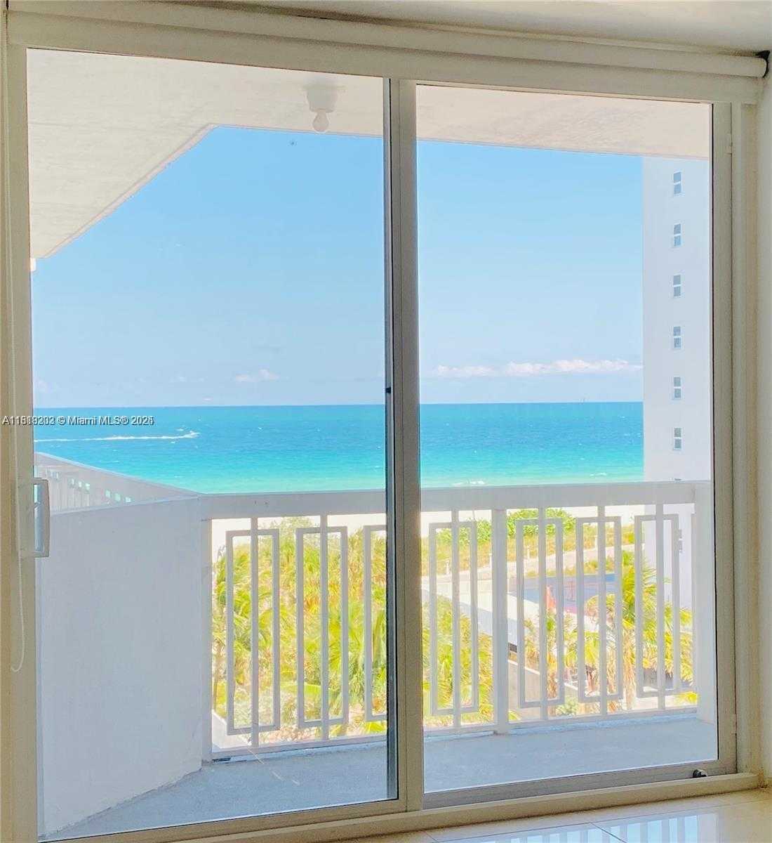 Small Image of 401 OCEAN DR #1007, Miami Beach Number 8