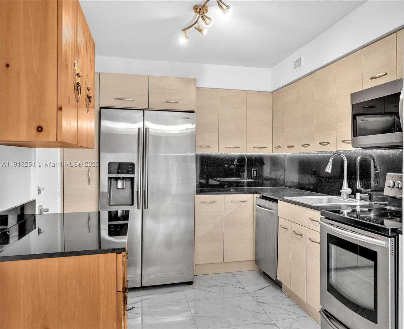 Small Image of 6770 INDIAN CREEK DR #10O, Miami Beach Number 11
