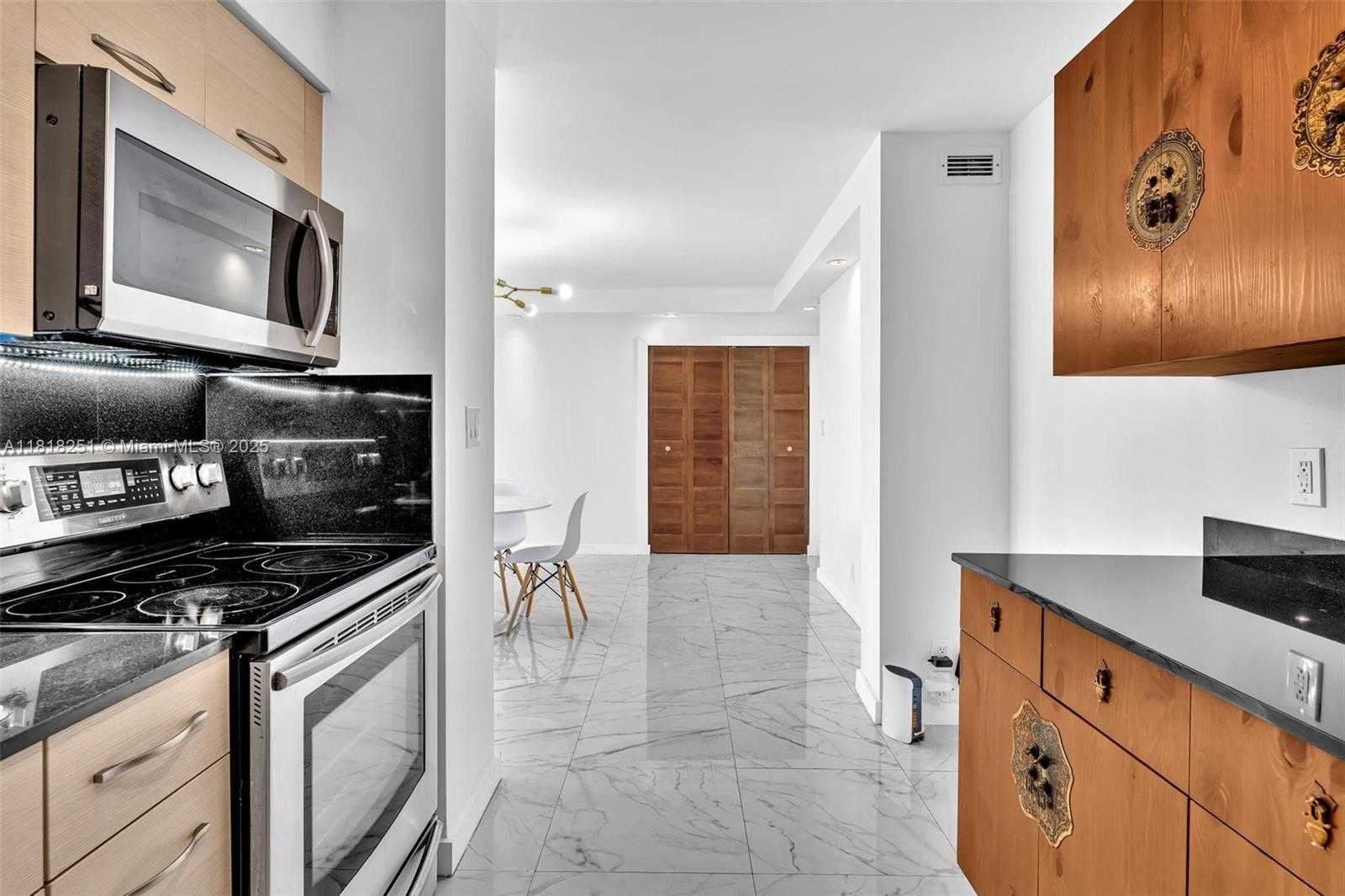 Small Image of 6770 INDIAN CREEK DR #10O, Miami Beach Number 12