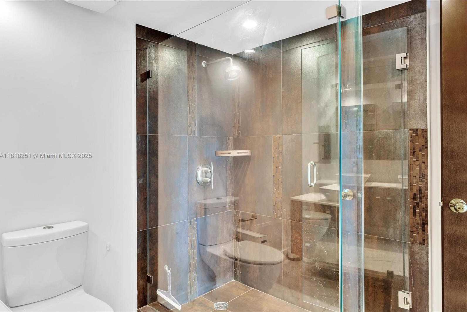Small Image of 6770 INDIAN CREEK DR #10O, Miami Beach Number 26