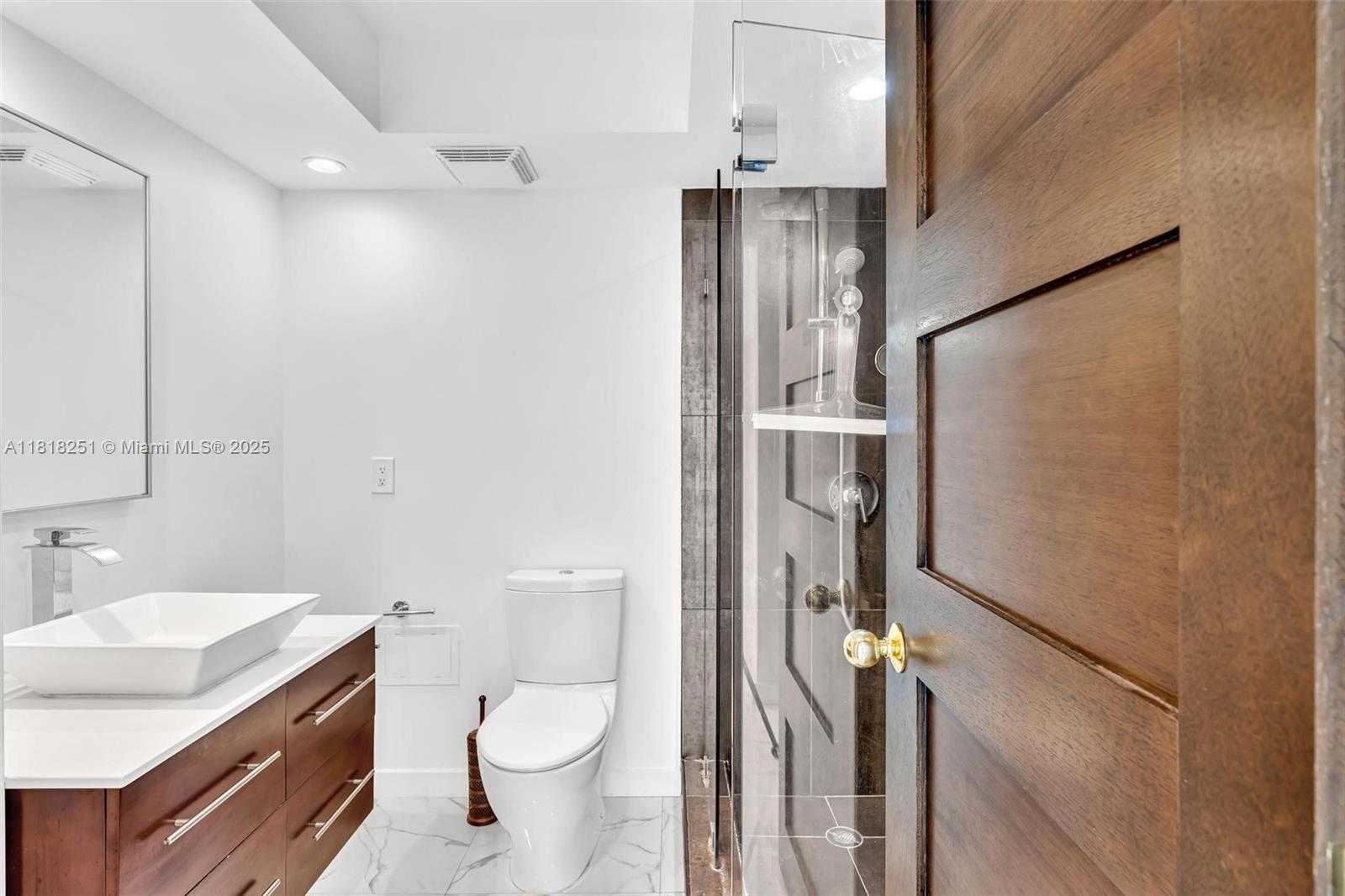 Small Image of 6770 INDIAN CREEK DR #10O, Miami Beach Number 31