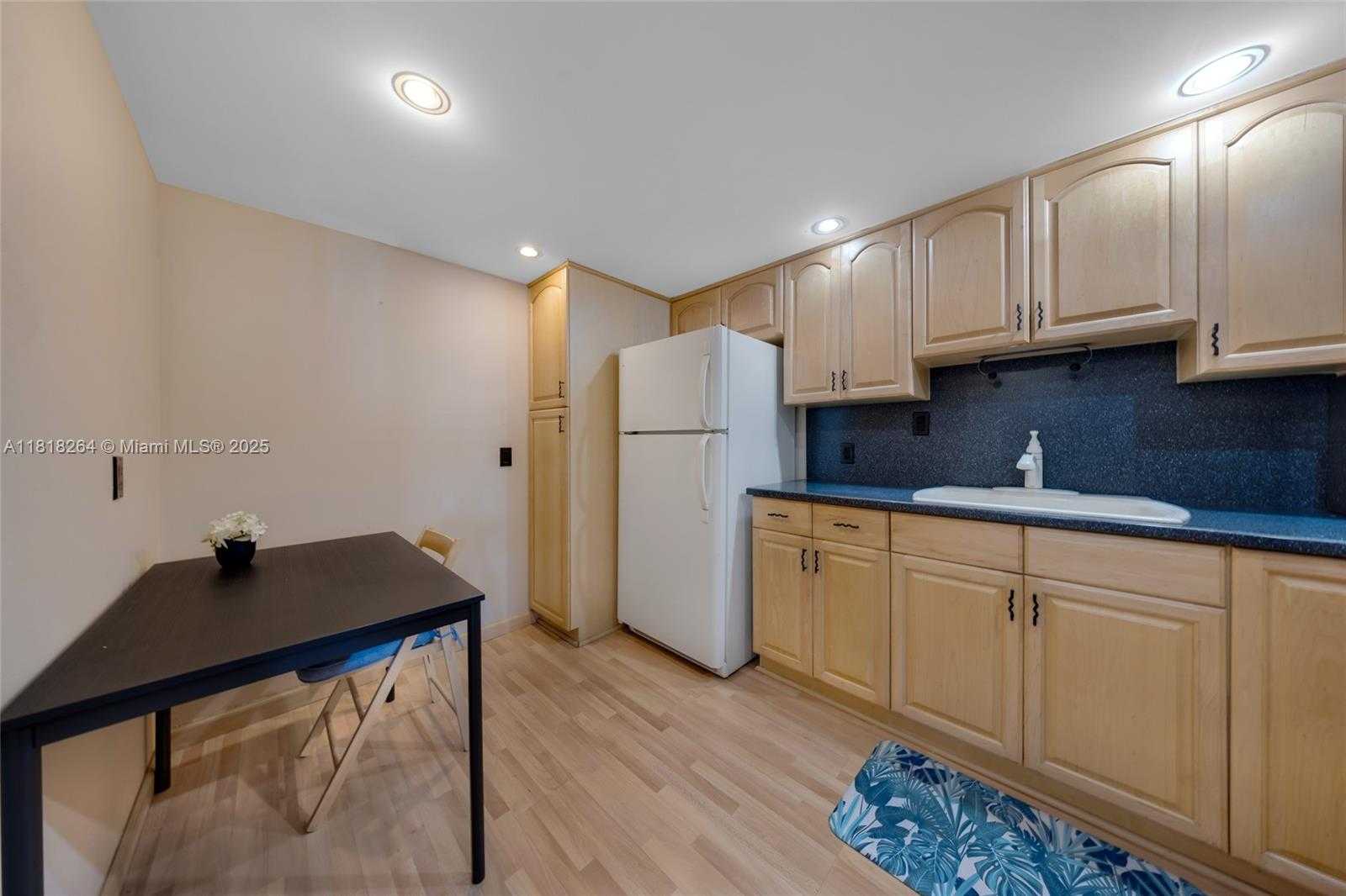Small Image of 100 BAYVIEW DR #1922, Sunny Isles Beach Number 13