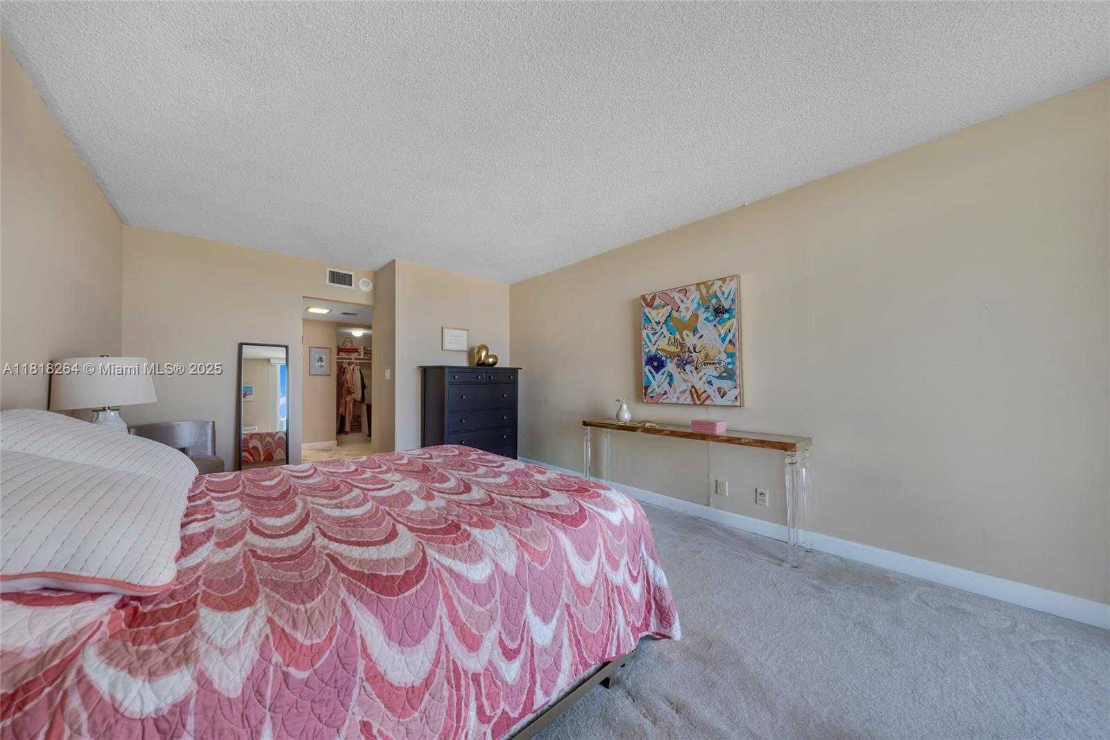 Small Image of 100 BAYVIEW DR #1922, Sunny Isles Beach Number 17