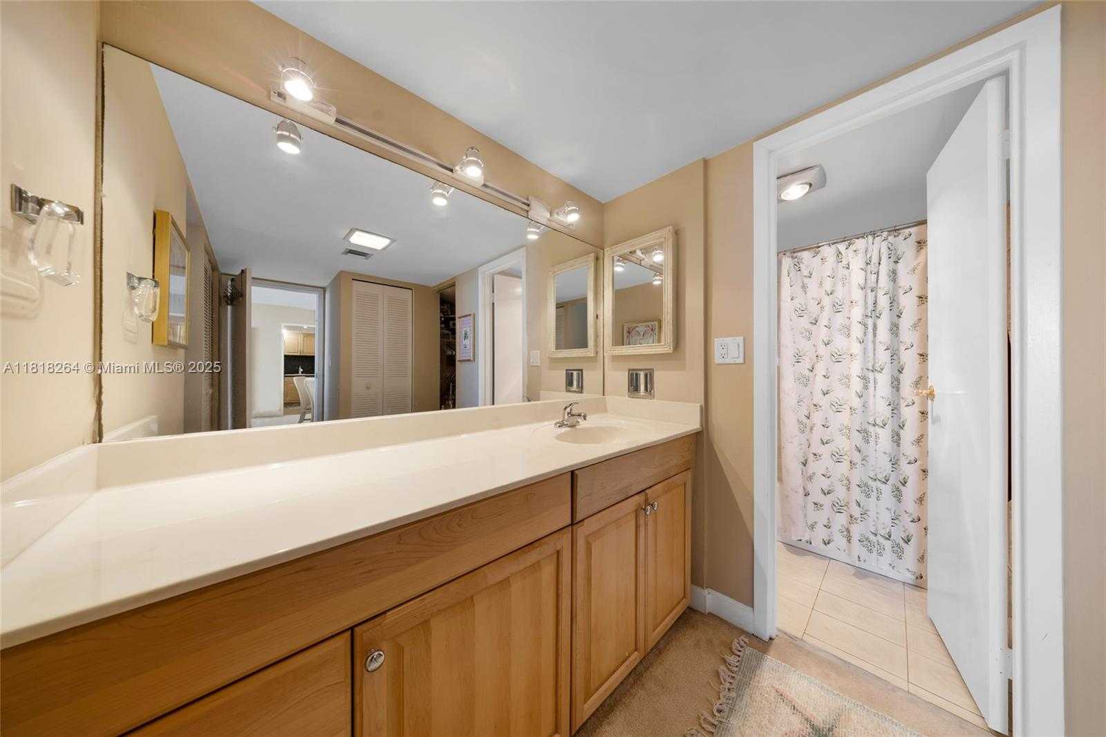 Small Image of 100 BAYVIEW DR #1922, Sunny Isles Beach Number 21
