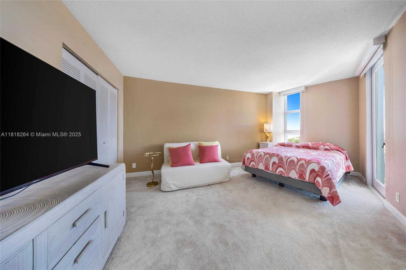 Small Image of 100 BAYVIEW DR #1922, Sunny Isles Beach Number 22