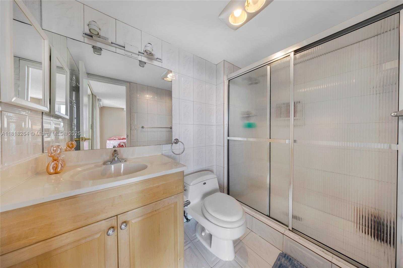 Small Image of 100 BAYVIEW DR #1922, Sunny Isles Beach Number 25